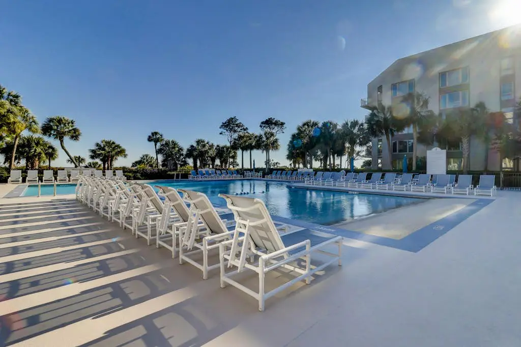 Contemporary Condo with Shared Pool, Hot Tub & Patio with Al Fresco Dining