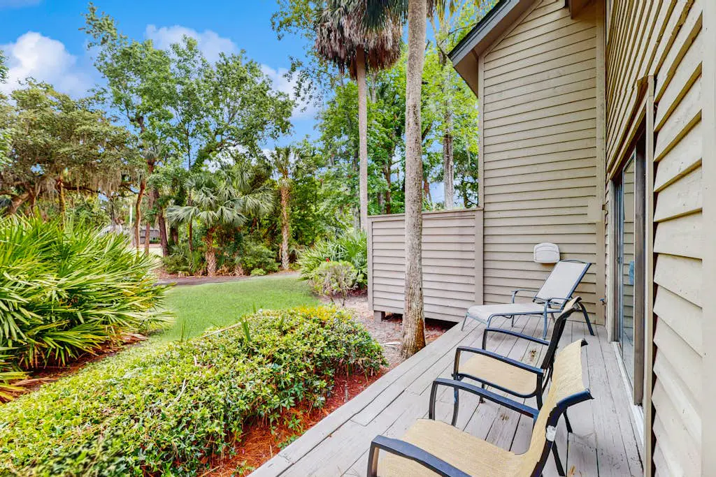 Family-Friendly Townhome with Shared Pool, Golf Course Views, and Beach Access