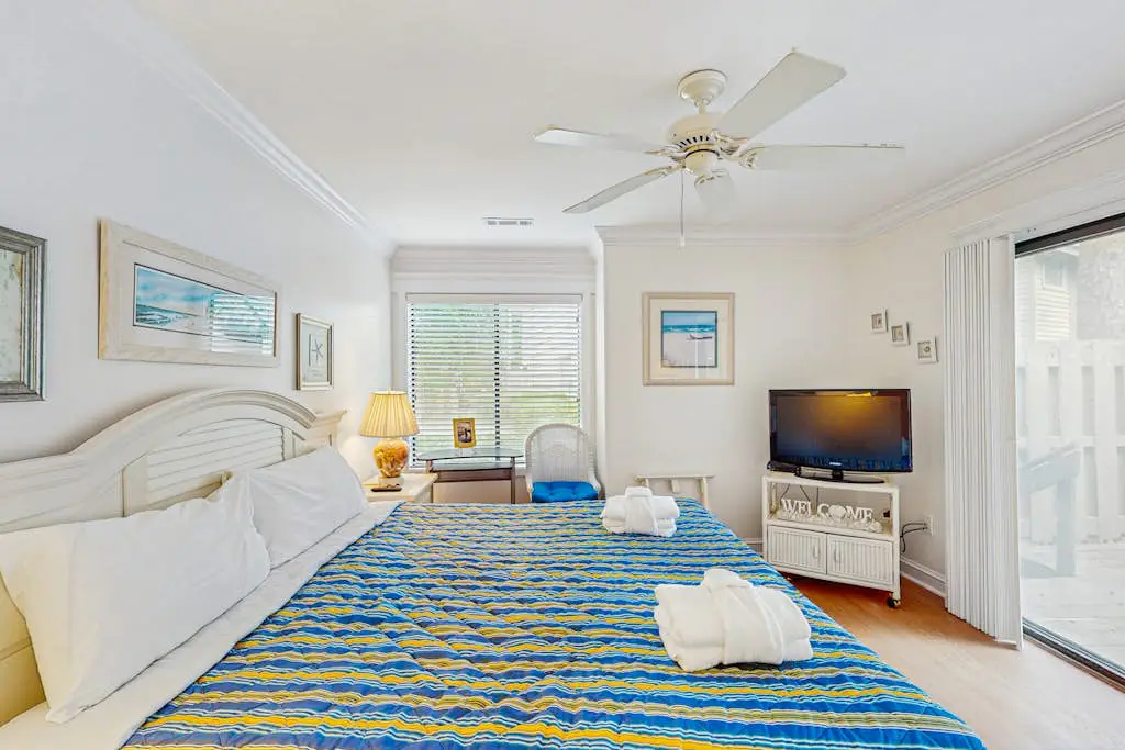 Family-Friendly Townhome with Shared Pool, Golf Course Views, and Beach Access