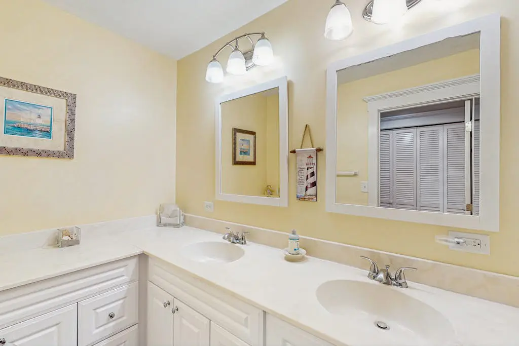 Family-Friendly Townhome with Shared Pool, Golf Course Views, and Beach Access