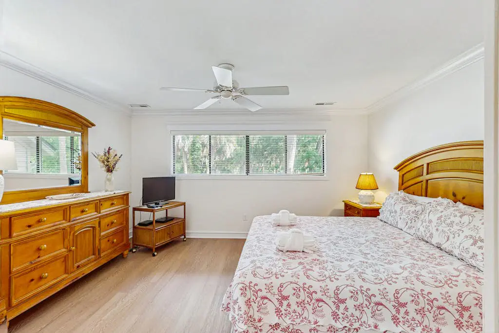 Family-Friendly Townhome with Shared Pool, Golf Course Views, and Beach Access