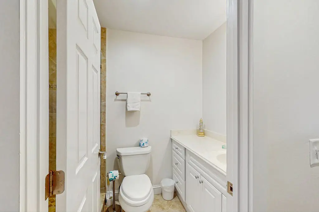 Family-Friendly Townhome with Shared Pool, Golf Course Views, and Beach Access