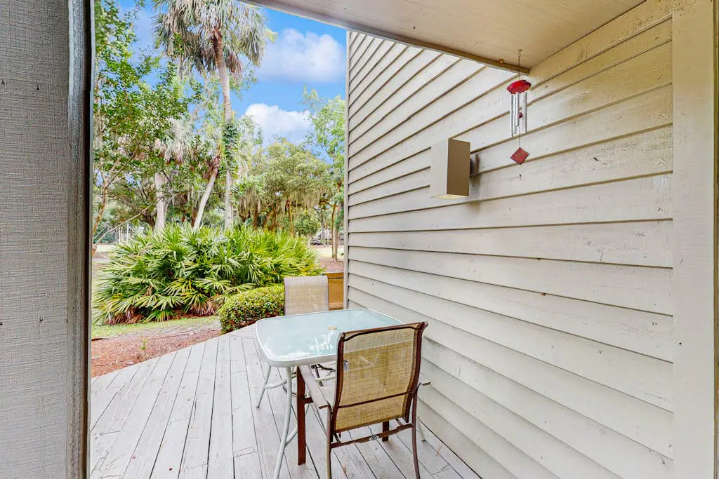 Family-Friendly Townhome with Shared Pool, Golf Course Views, and Beach Access