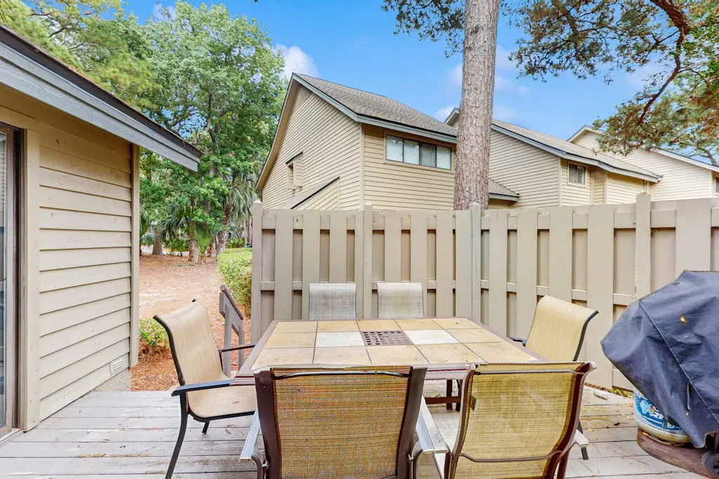 Family-Friendly Townhome with Shared Pool, Golf Course Views, and Beach Access