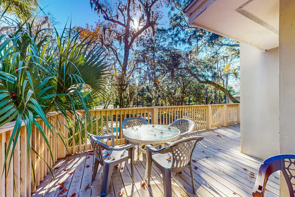 Cozy villa w/ shared pool, deck, full kitchen & more - beach access nearby