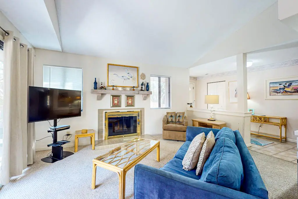 Cozy villa w/ shared pool, deck, full kitchen & more - beach access nearby