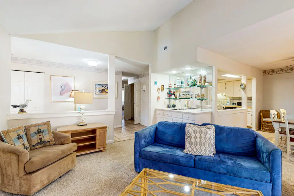 Cozy villa w/ shared pool, deck, full kitchen & more - beach access nearby