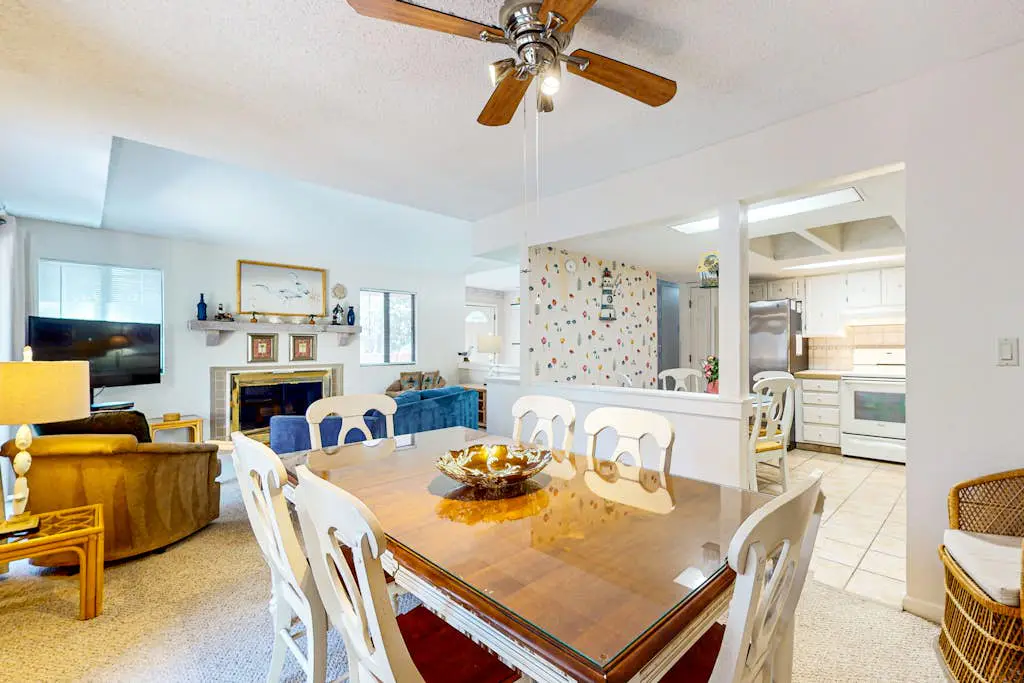 Cozy villa w/ shared pool, deck, full kitchen & more - beach access nearby