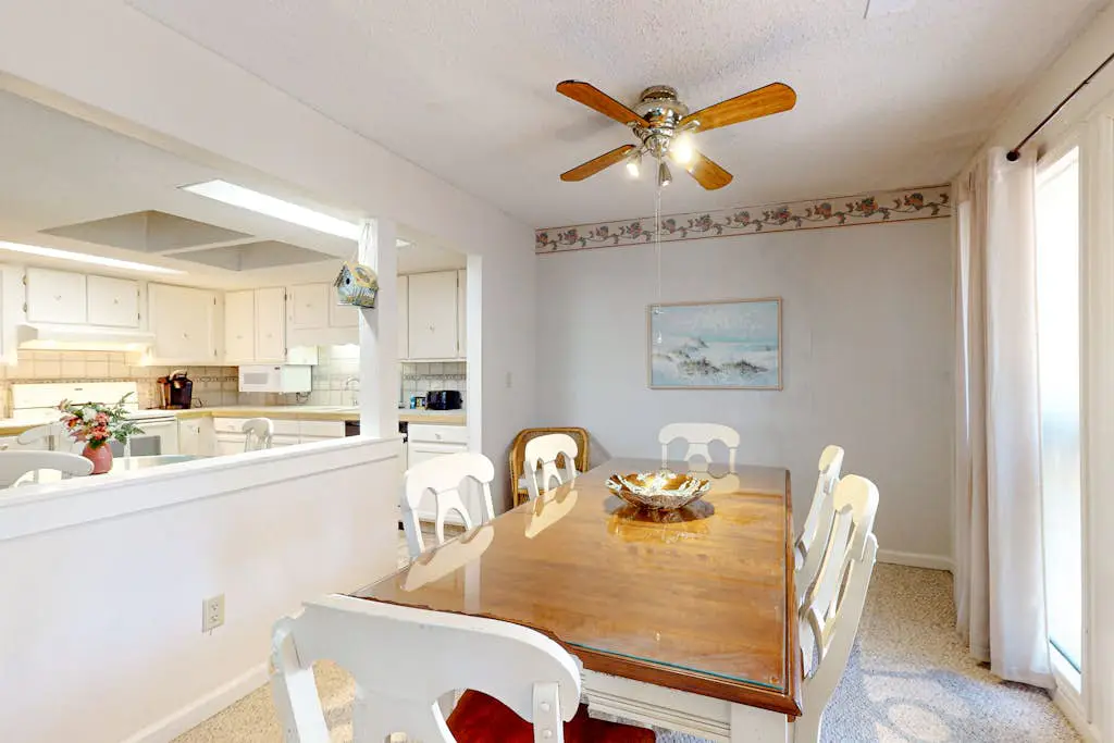 Cozy villa w/ shared pool, deck, full kitchen & more - beach access nearby