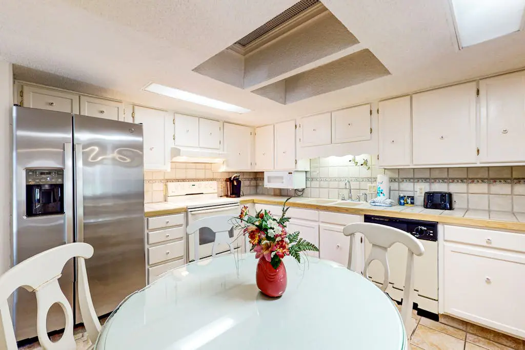 Cozy villa w/ shared pool, deck, full kitchen & more - beach access nearby