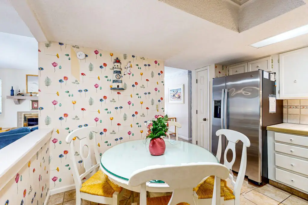 Cozy villa w/ shared pool, deck, full kitchen & more - beach access nearby