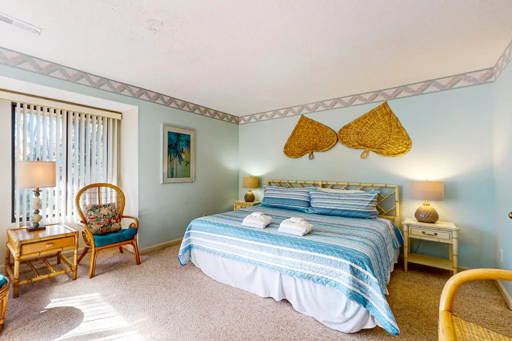 Cozy villa w/ shared pool, deck, full kitchen & more - beach access nearby