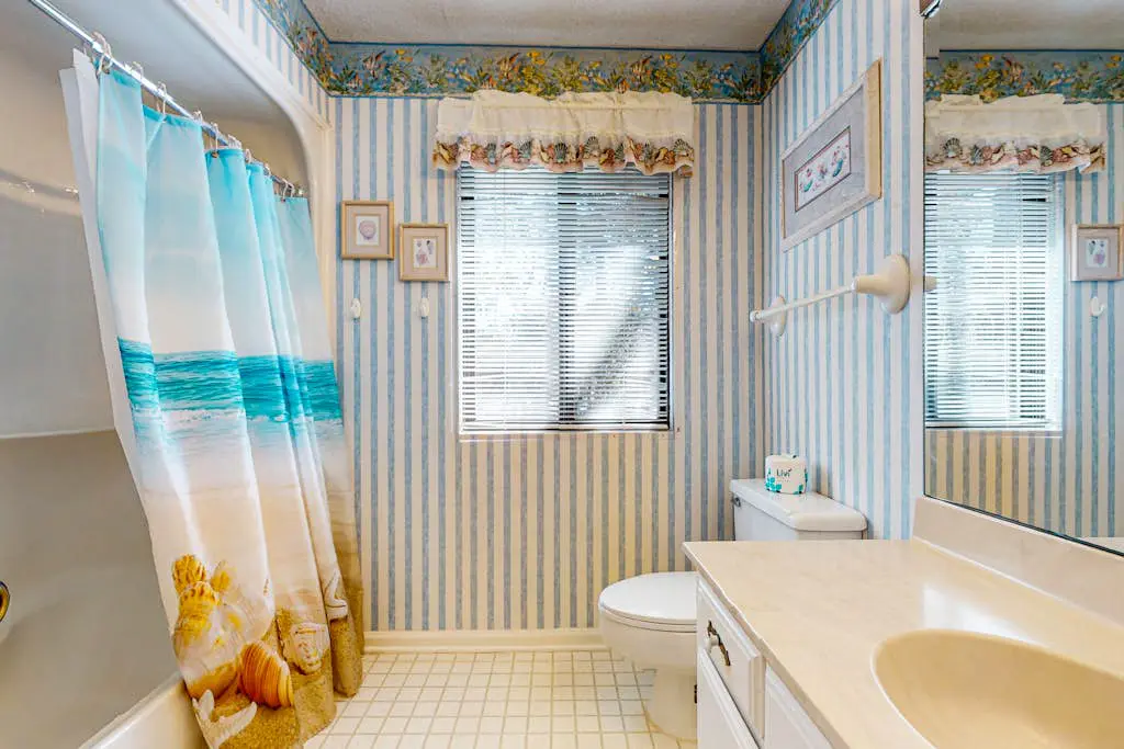 Cozy villa w/ shared pool, deck, full kitchen & more - beach access nearby