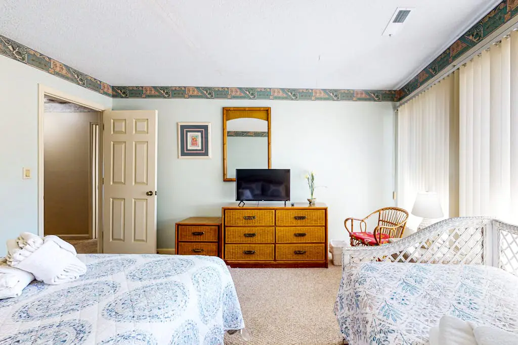 Cozy villa w/ shared pool, deck, full kitchen & more - beach access nearby