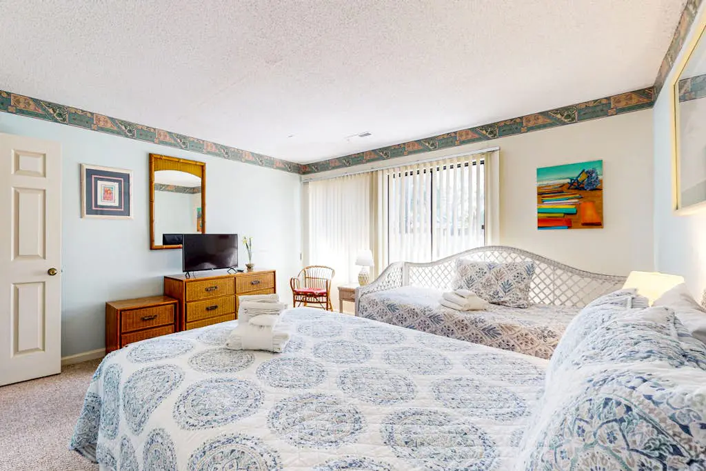 Cozy villa w/ shared pool, deck, full kitchen & more - beach access nearby
