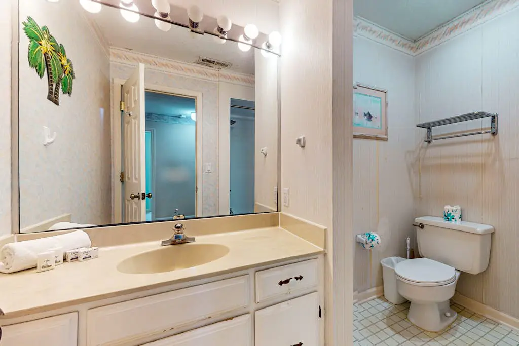 Cozy villa w/ shared pool, deck, full kitchen & more - beach access nearby