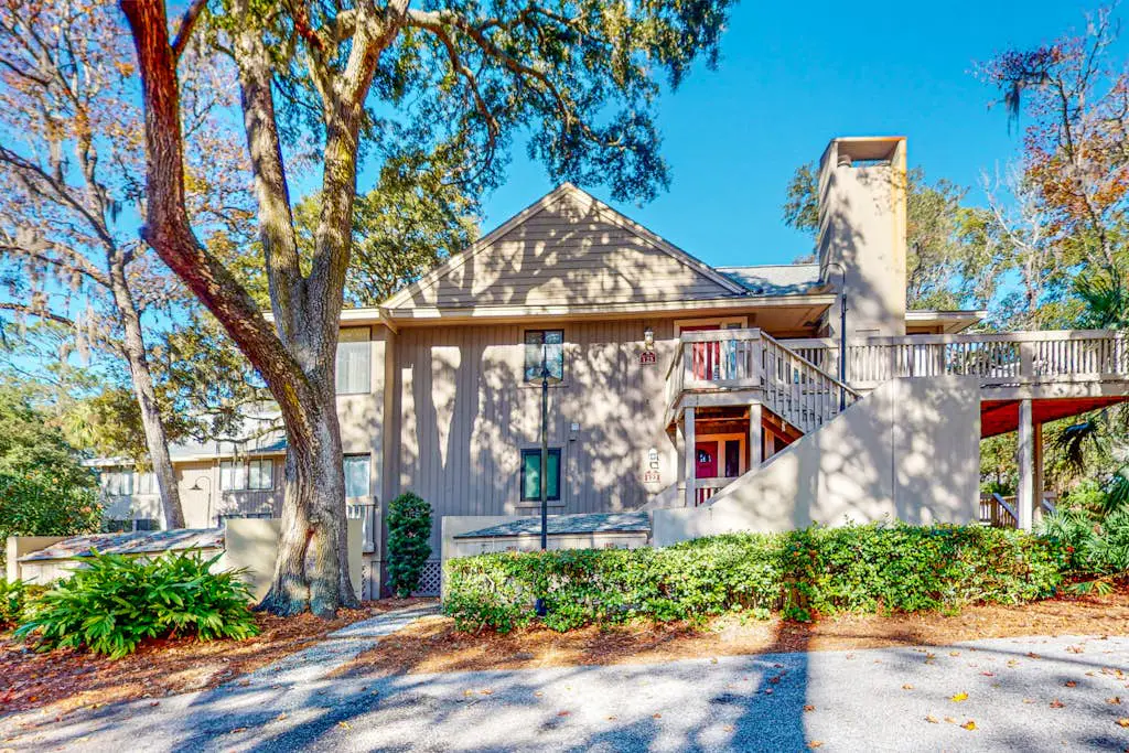 Cozy villa w/ shared pool, deck, full kitchen & more - beach access nearby