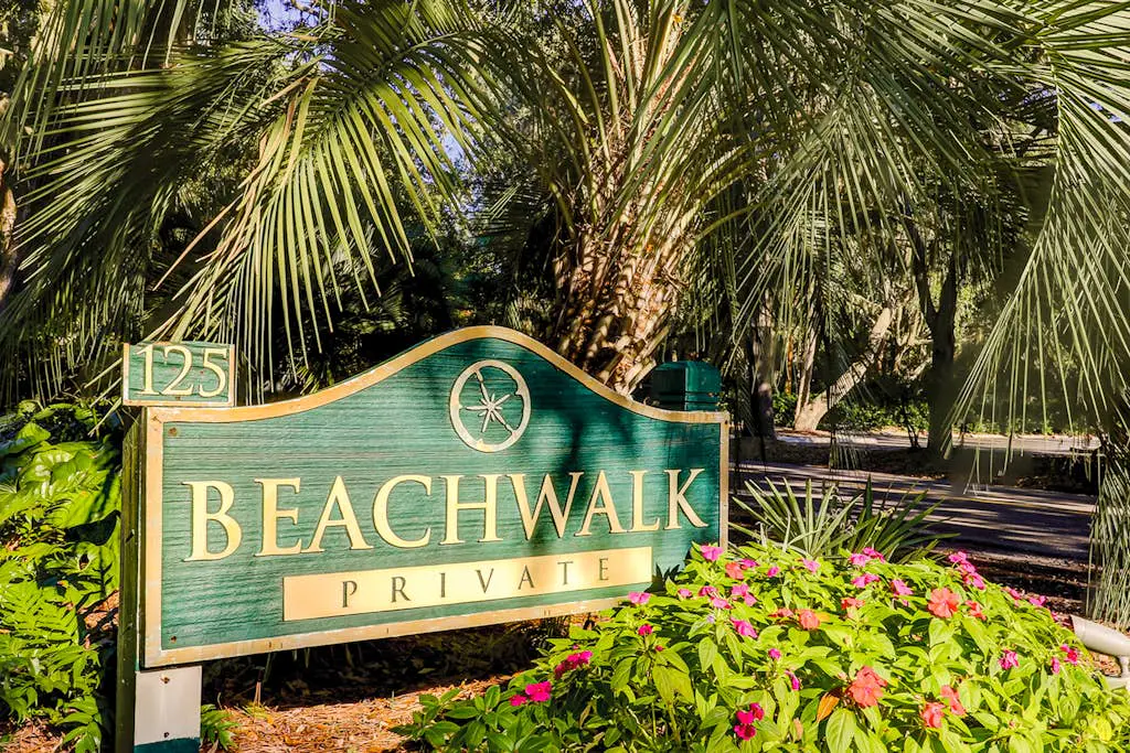 Cozy villa w/ shared pool, deck, full kitchen & more - beach access nearby