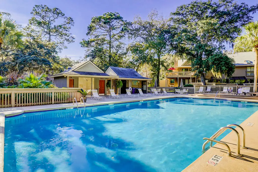 Cozy villa w/ shared pool, deck, full kitchen & more - beach access nearby