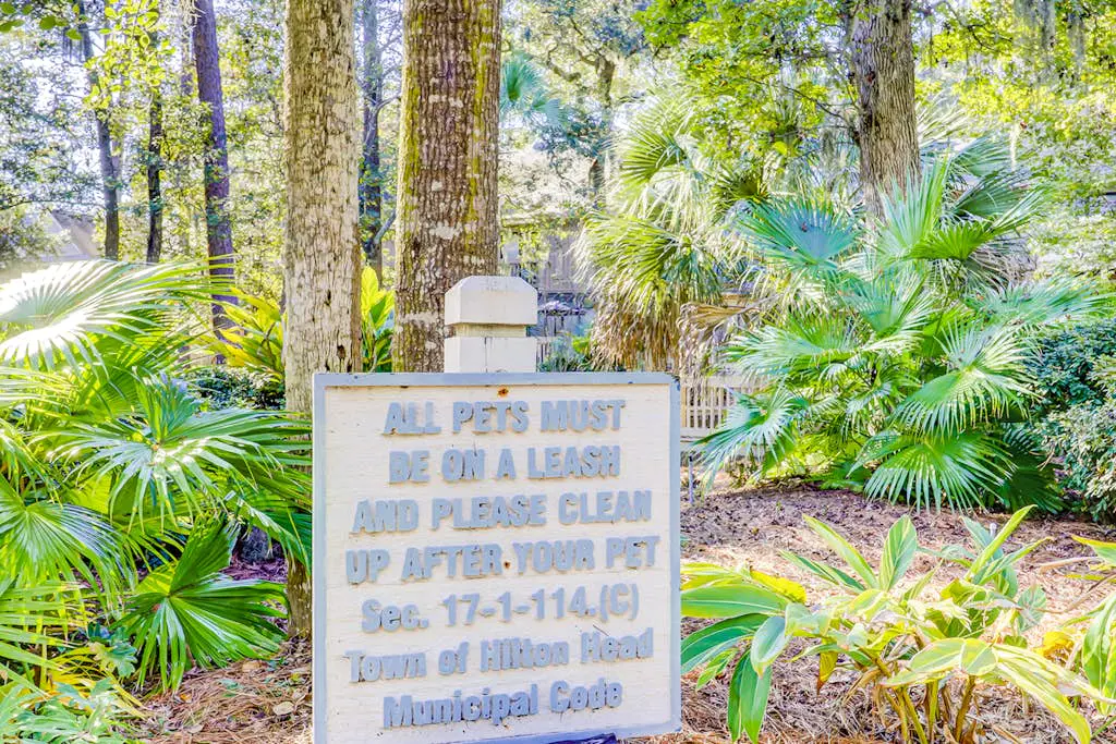 Cozy villa w/ shared pool, deck, full kitchen & more - beach access nearby