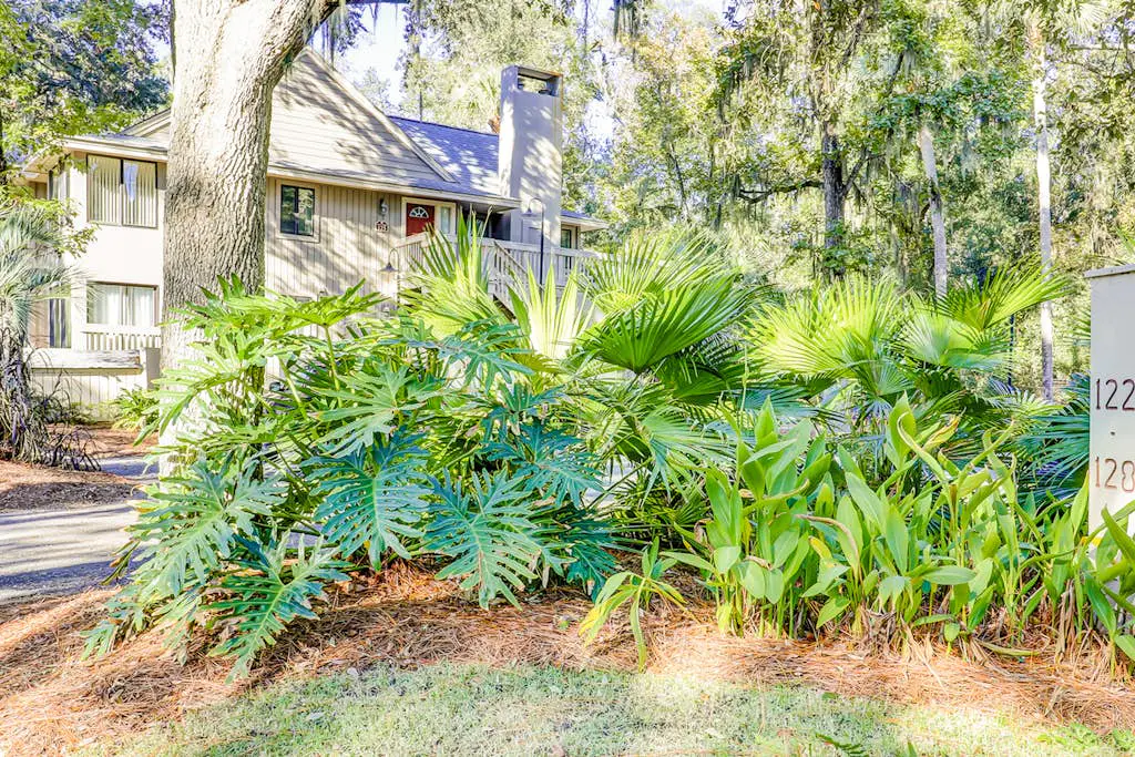 Cozy villa w/ shared pool, deck, full kitchen & more - beach access nearby