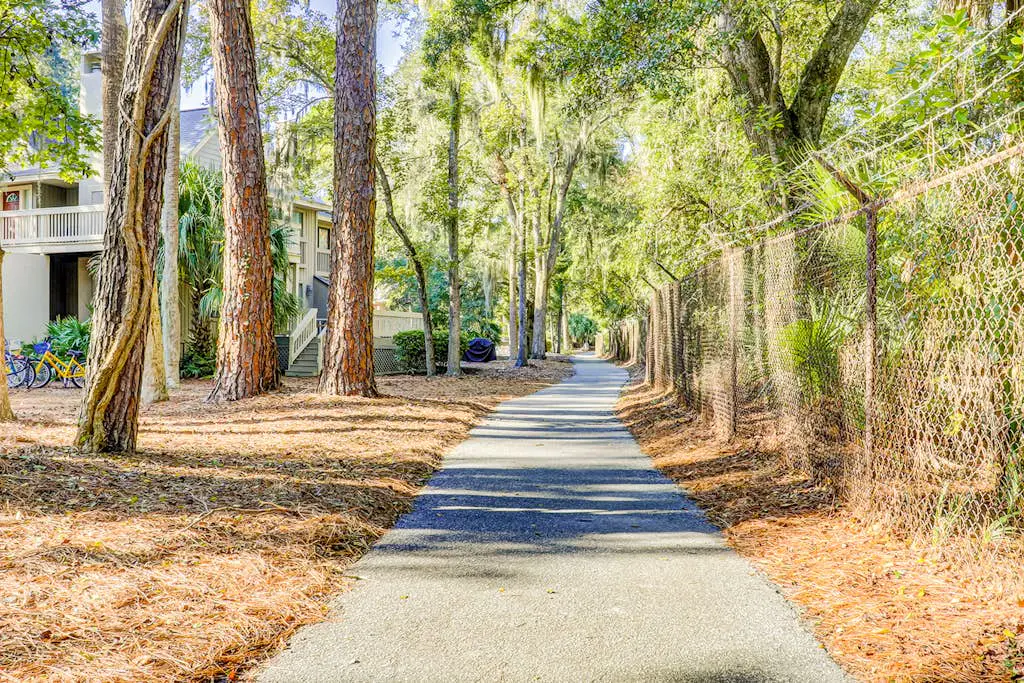 Cozy villa w/ shared pool, deck, full kitchen & more - beach access nearby