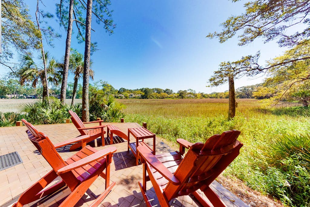 Unique Treehouse Haven with Marsh-Front Views & Large Deck - Walk to Beach