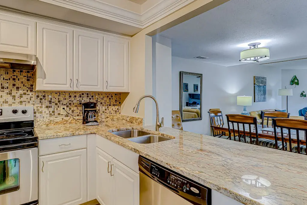 Resort Condo with Al Fresco Dining, Shared Pool, Hot Tub & Beach Access
