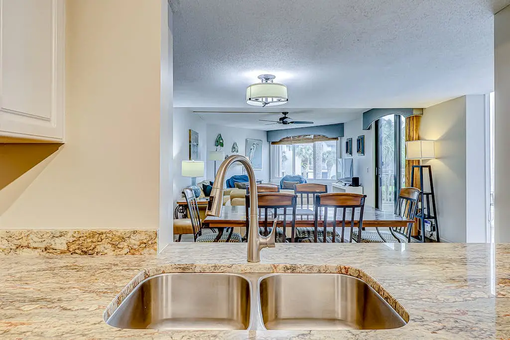 Resort Condo with Al Fresco Dining, Shared Pool, Hot Tub & Beach Access