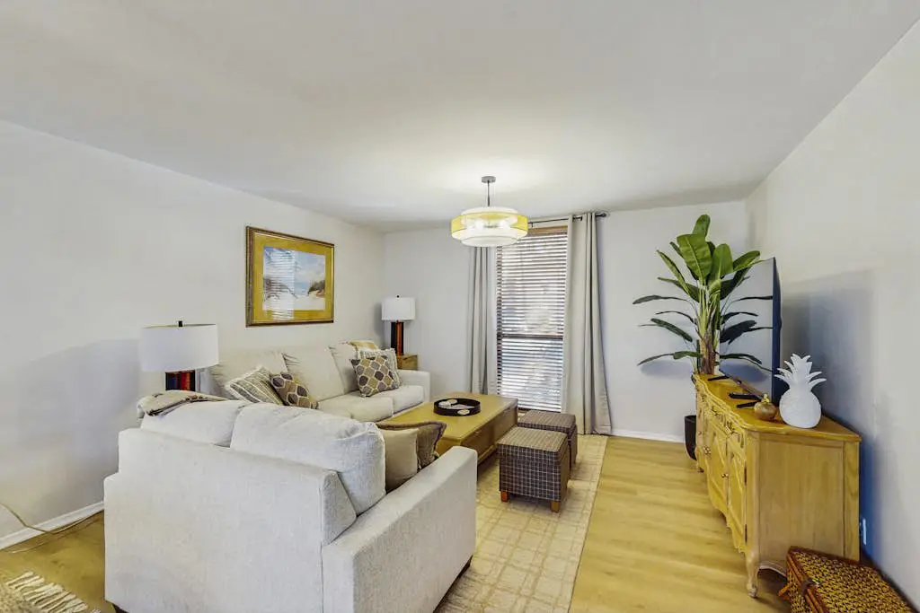 Lagoon front, 3 story condo w/ balcony & washer/dryer + snowbird-friendly