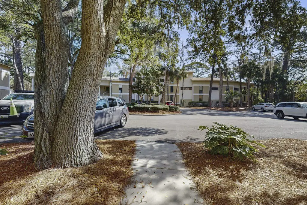 Lagoon front, 3 story condo w/ balcony & washer/dryer + snowbird-friendly