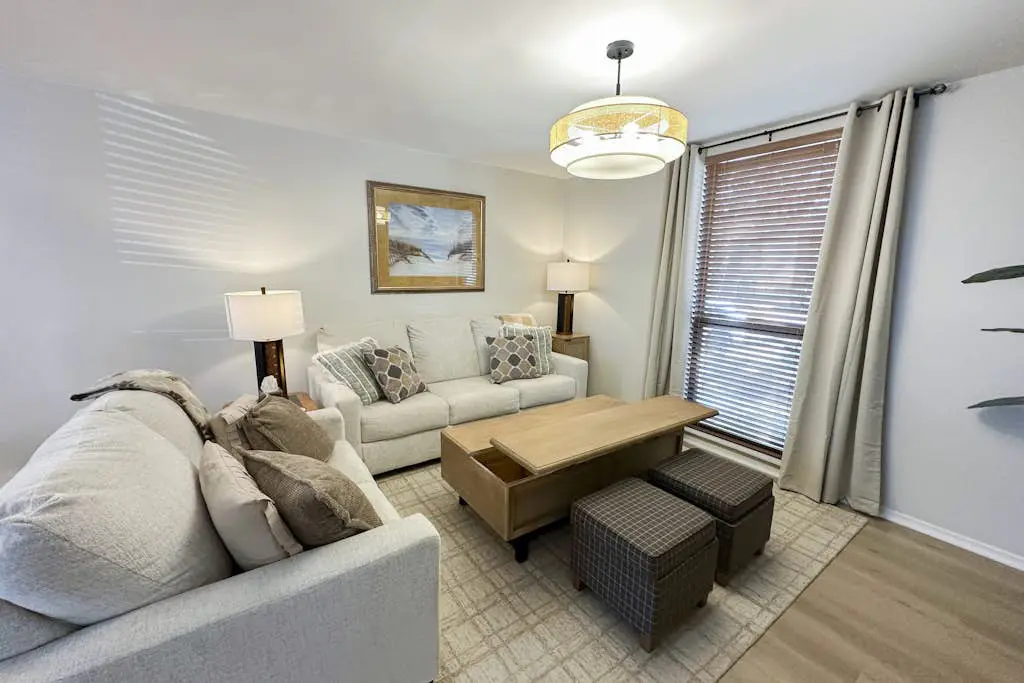 Lagoon front, 3 story condo w/ balcony & washer/dryer + snowbird-friendly