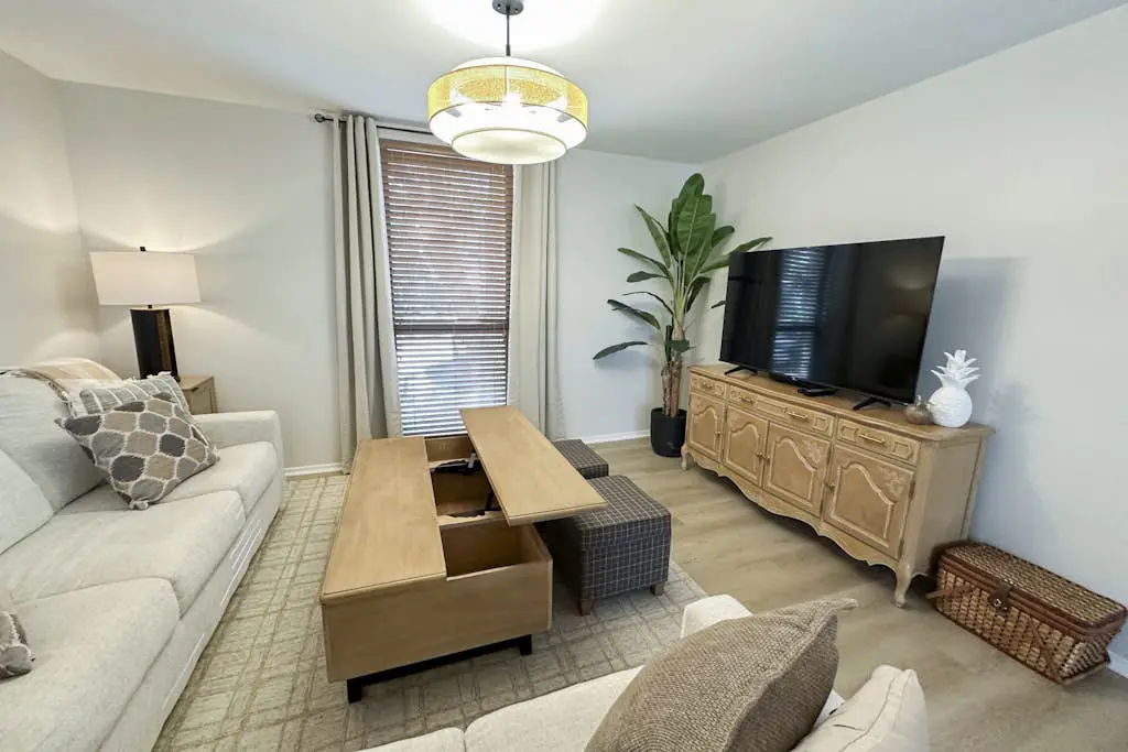 Lagoon front, 3 story condo w/ balcony & washer/dryer + snowbird-friendly