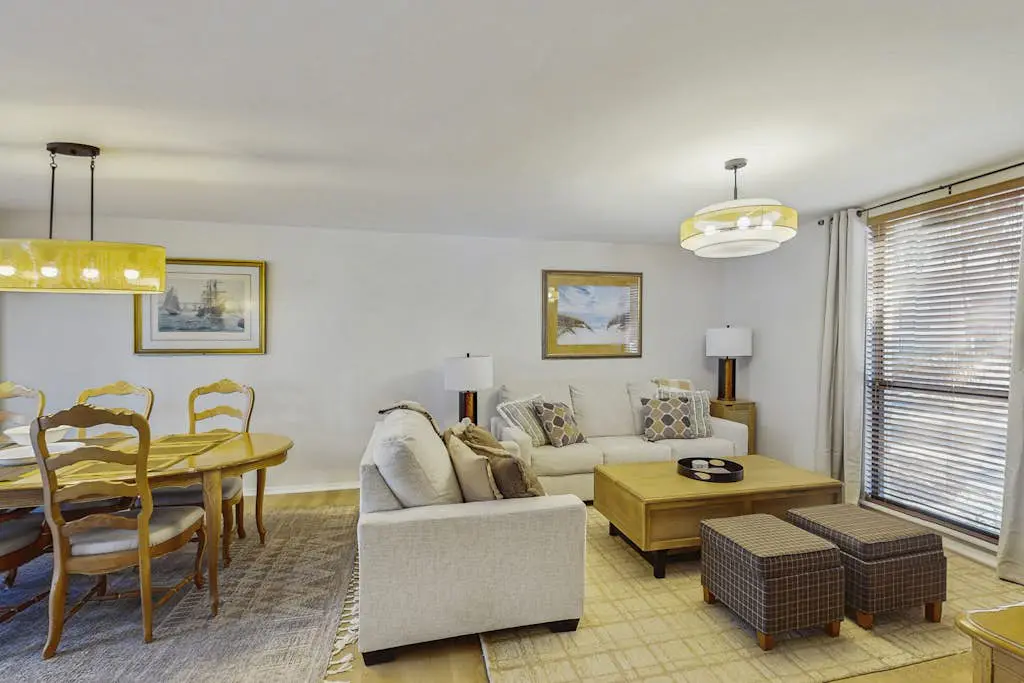 Lagoon front, 3 story condo w/ balcony & washer/dryer + snowbird-friendly