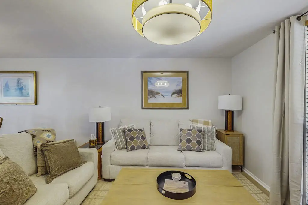 Lagoon front, 3 story condo w/ balcony & washer/dryer + snowbird-friendly