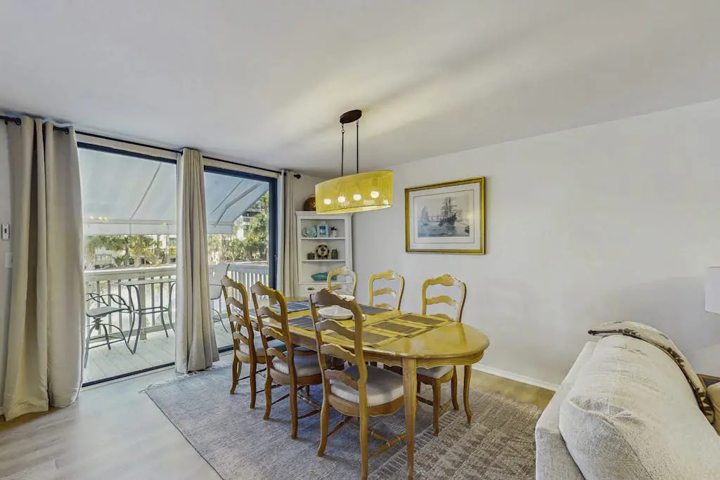 Lagoon front, 3 story condo w/ balcony & washer/dryer + snowbird-friendly