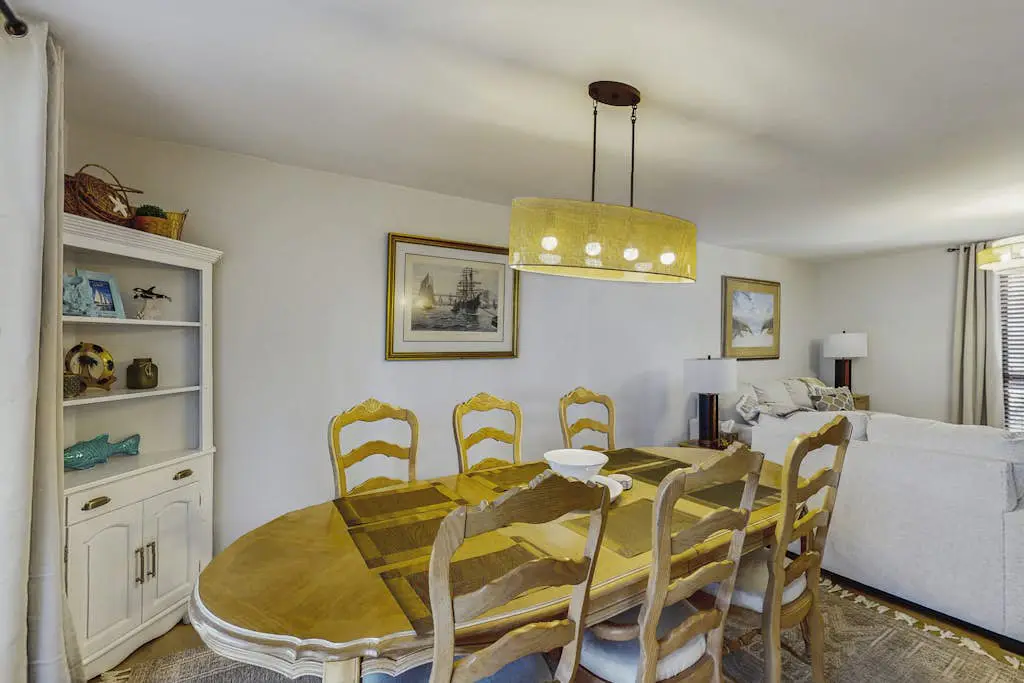 Lagoon front, 3 story condo w/ balcony & washer/dryer + snowbird-friendly