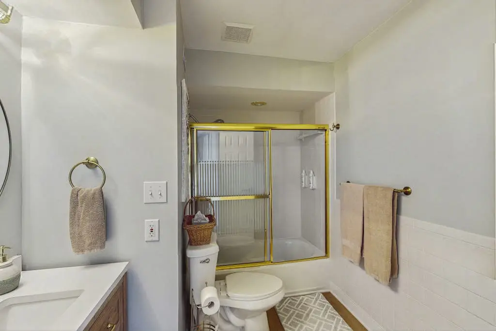 Lagoon front, 3 story condo w/ balcony & washer/dryer + snowbird-friendly