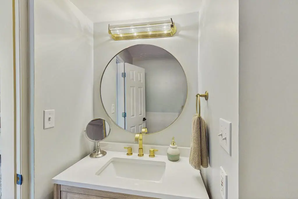 Lagoon front, 3 story condo w/ balcony & washer/dryer + snowbird-friendly