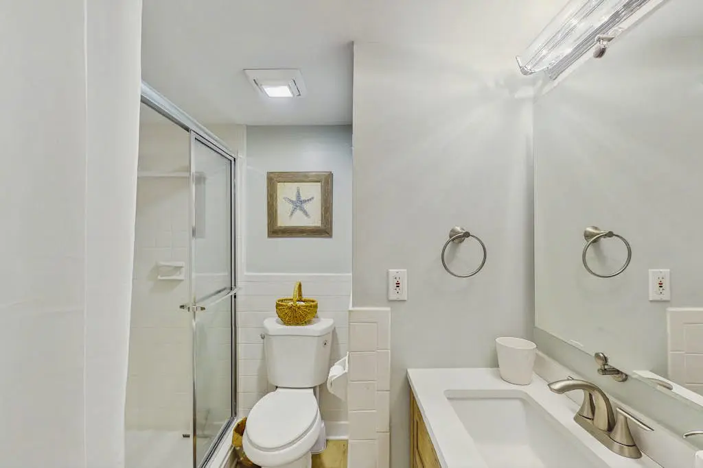 Lagoon front, 3 story condo w/ balcony & washer/dryer + snowbird-friendly