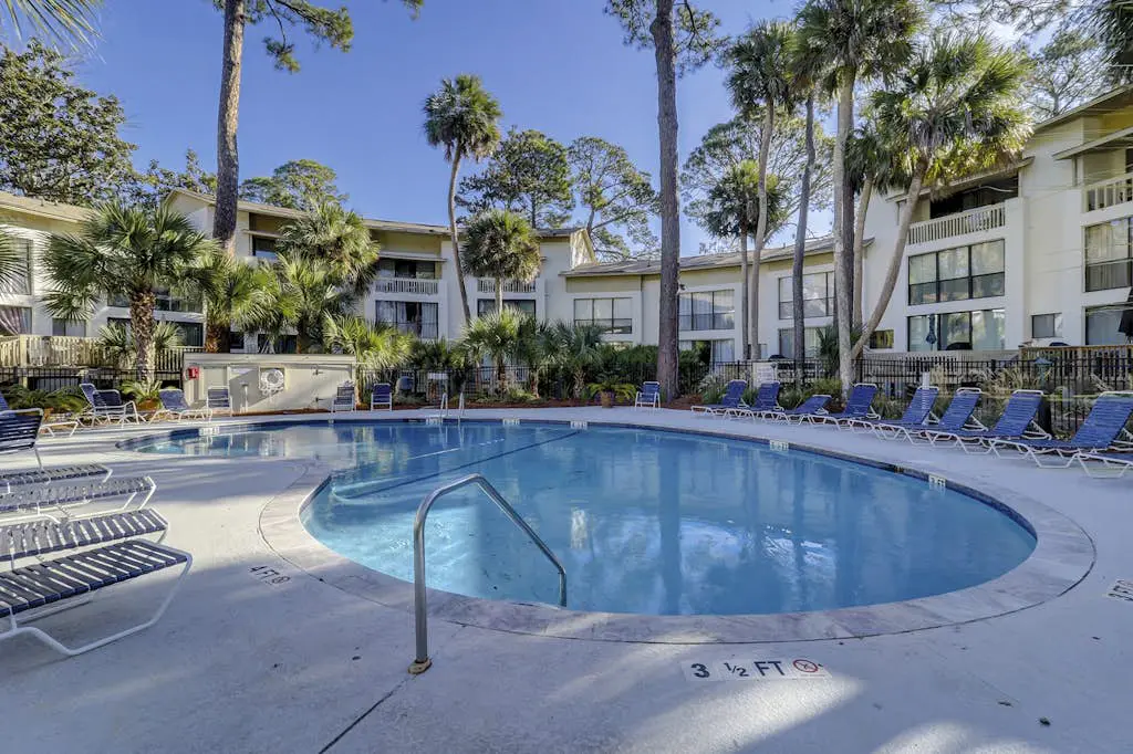 Lagoon front, 3 story condo w/ balcony & washer/dryer + snowbird-friendly