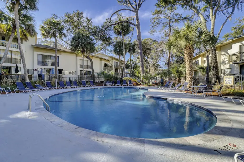 Lagoon front, 3 story condo w/ balcony & washer/dryer + snowbird-friendly