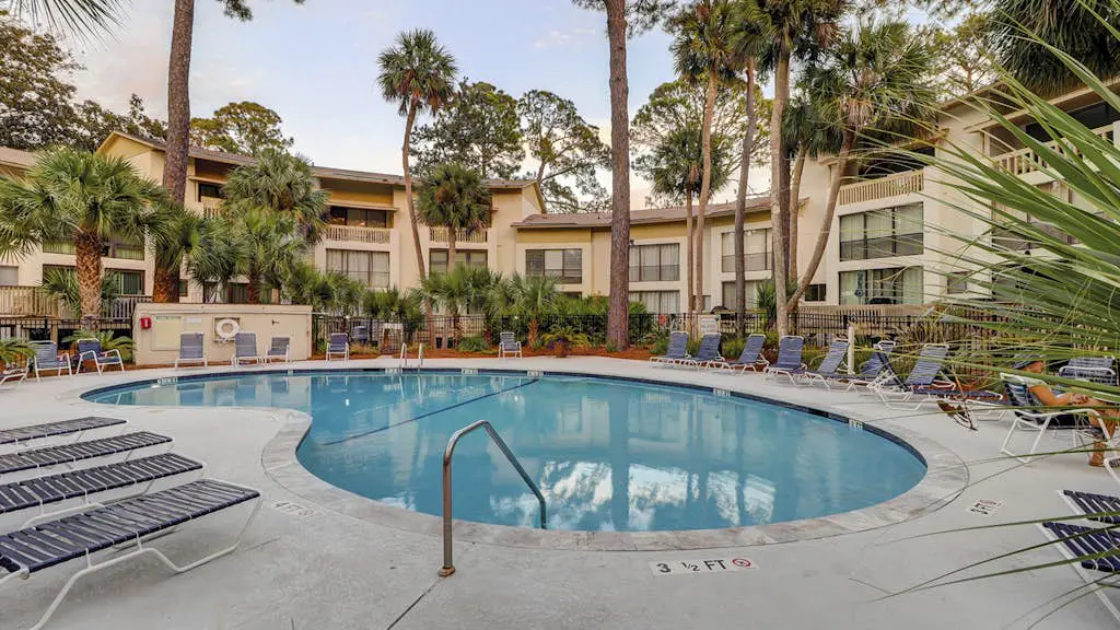 Lagoon front, 3 story condo w/ balcony & washer/dryer + snowbird-friendly