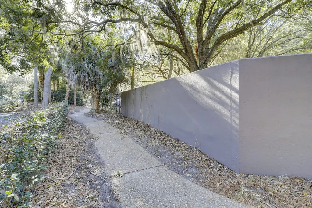 Lagoon front, 3 story condo w/ balcony & washer/dryer + snowbird-friendly