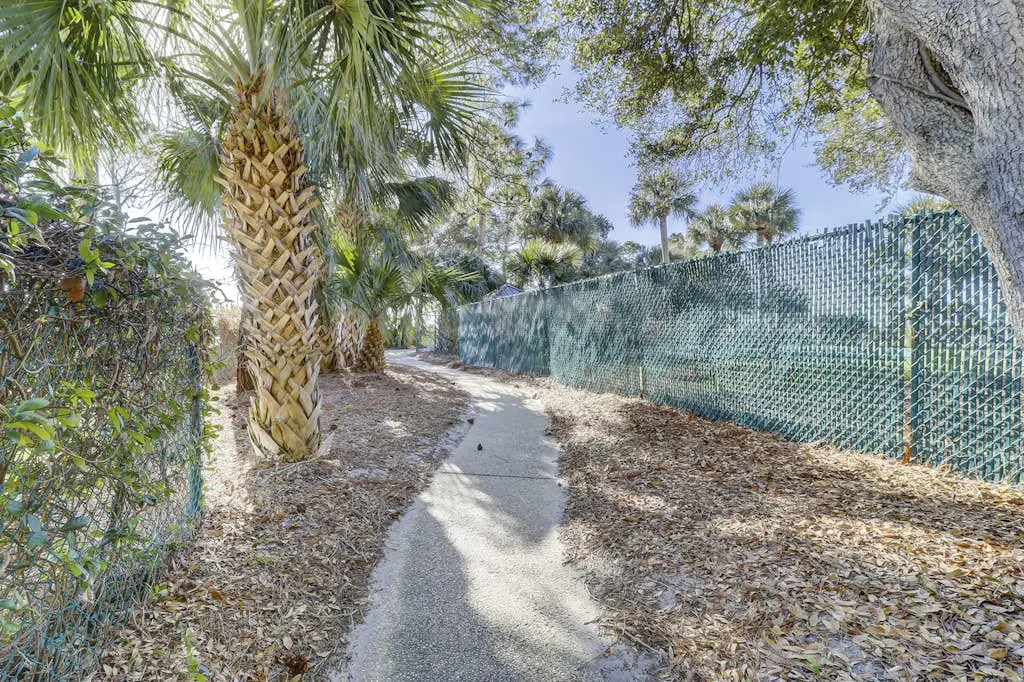 Lagoon front, 3 story condo w/ balcony & washer/dryer + snowbird-friendly