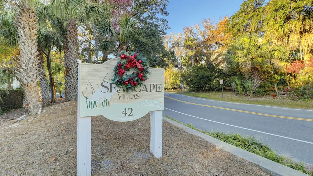 Lagoon front, 3 story condo w/ balcony & washer/dryer + snowbird-friendly