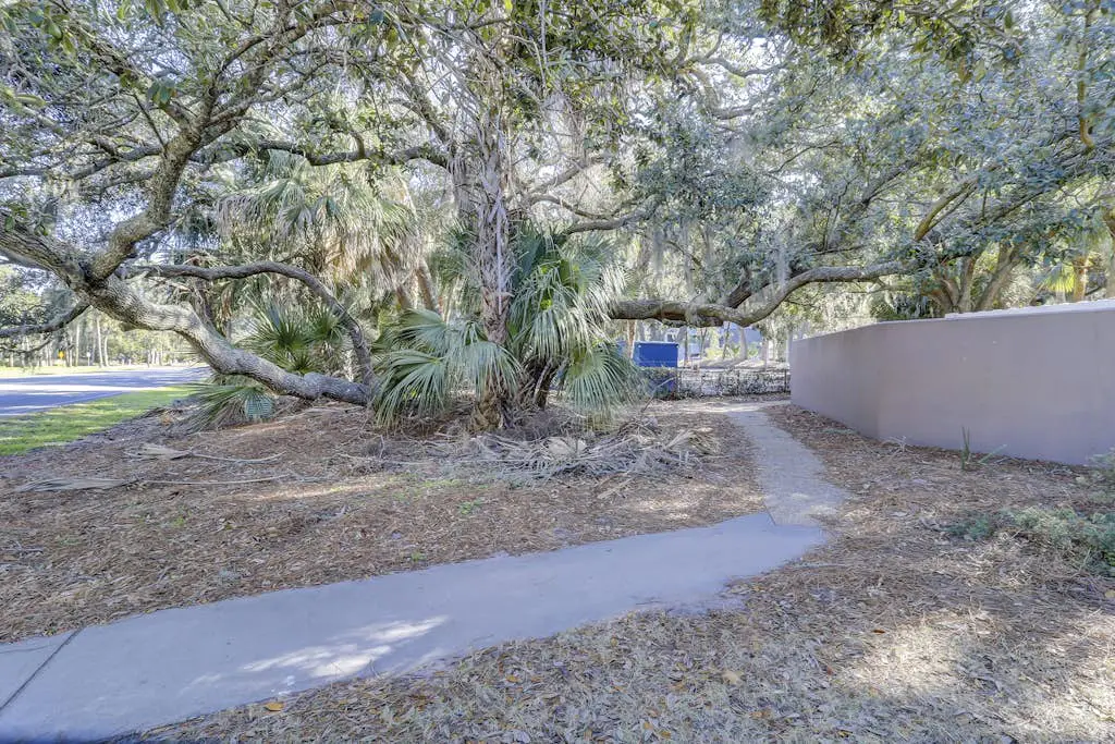 Lagoon front, 3 story condo w/ balcony & washer/dryer + snowbird-friendly