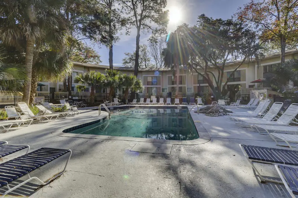 Lagoon front, 3 story condo w/ balcony & washer/dryer + snowbird-friendly