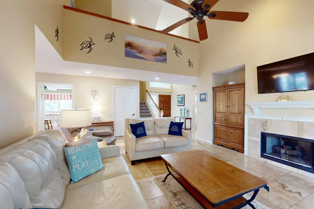  Two King Bed Suites, Dog-friendly gem with pool, game room & golf course views - walk to beach