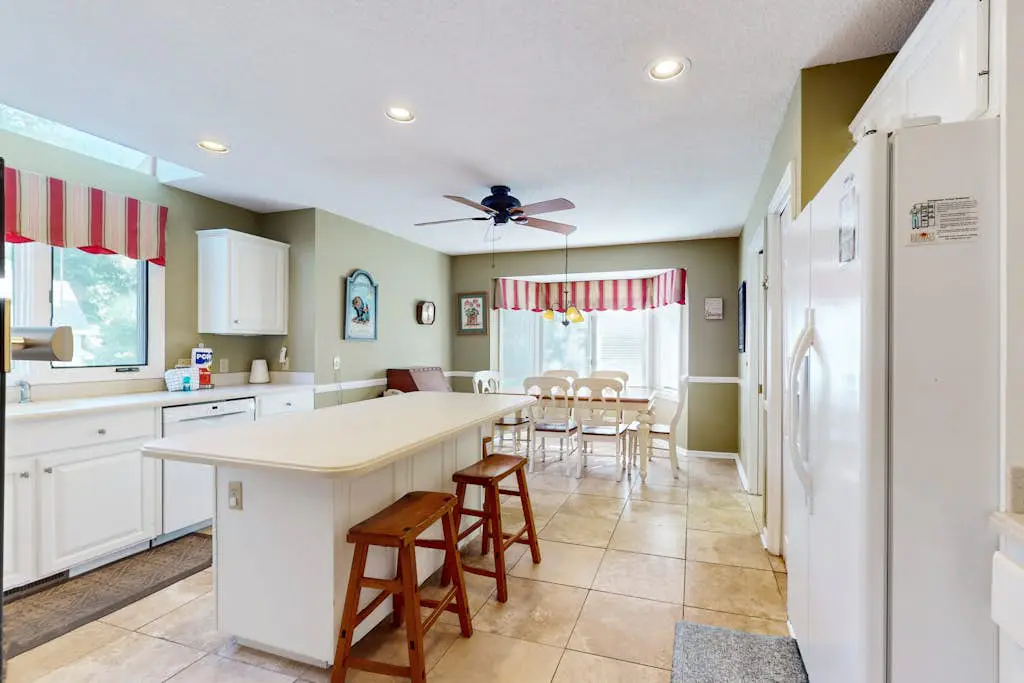  Two King Bed Suites, Dog-friendly gem with pool, game room & golf course views - walk to beach